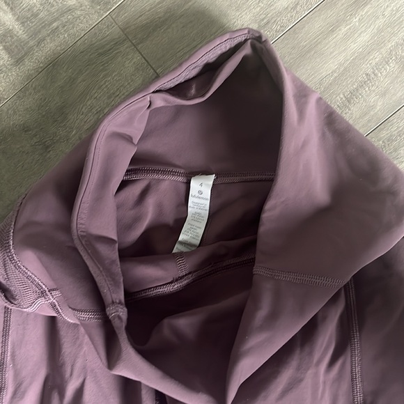 Lululemon Forget The Sweat Crop *21"
Smoked Mulberry Leggings Pants - Picture 8 of 11